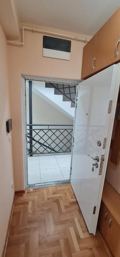 Design Apartment Business Lux 4 Star "Rio" Completely Business Lux Place In The City Center & Free Included Industry Optical Wifi & Netflix & Keyless Code Entry & Full Smart App & Kitchen & Washing Machine & Wide Terrace & Secure 2 Parking Place Cuprija Ngoại thất bức ảnh